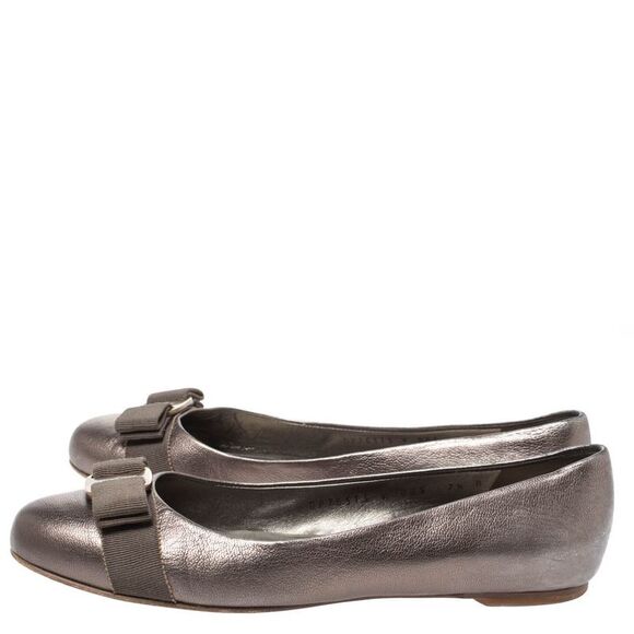 Salvatore Ferragamo Metallic Grey Leather Vara Bow Ballet Flats Size 38 - Picture 4 of 4